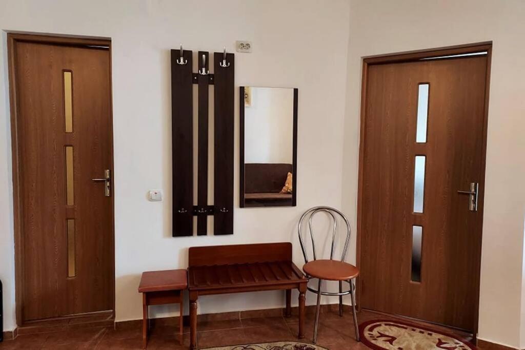 Spacious Flat, With Free Parking & Air Conditioning Floreşti Exterior foto