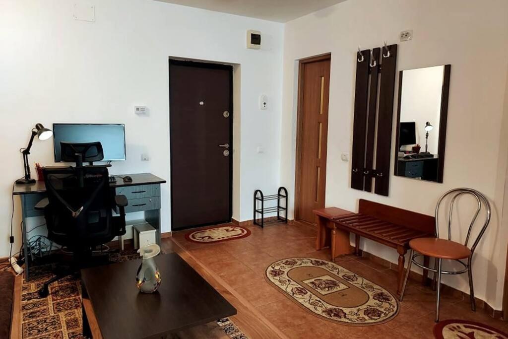 Spacious Flat, With Free Parking & Air Conditioning Floreşti Exterior foto