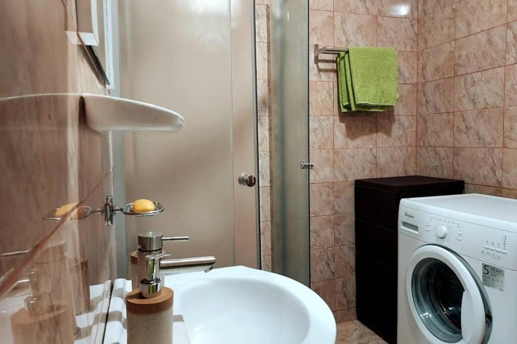 Spacious Flat, With Free Parking & Air Conditioning Floreşti Exterior foto