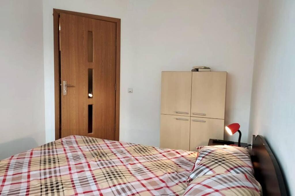 Spacious Flat, With Free Parking & Air Conditioning Floreşti Exterior foto